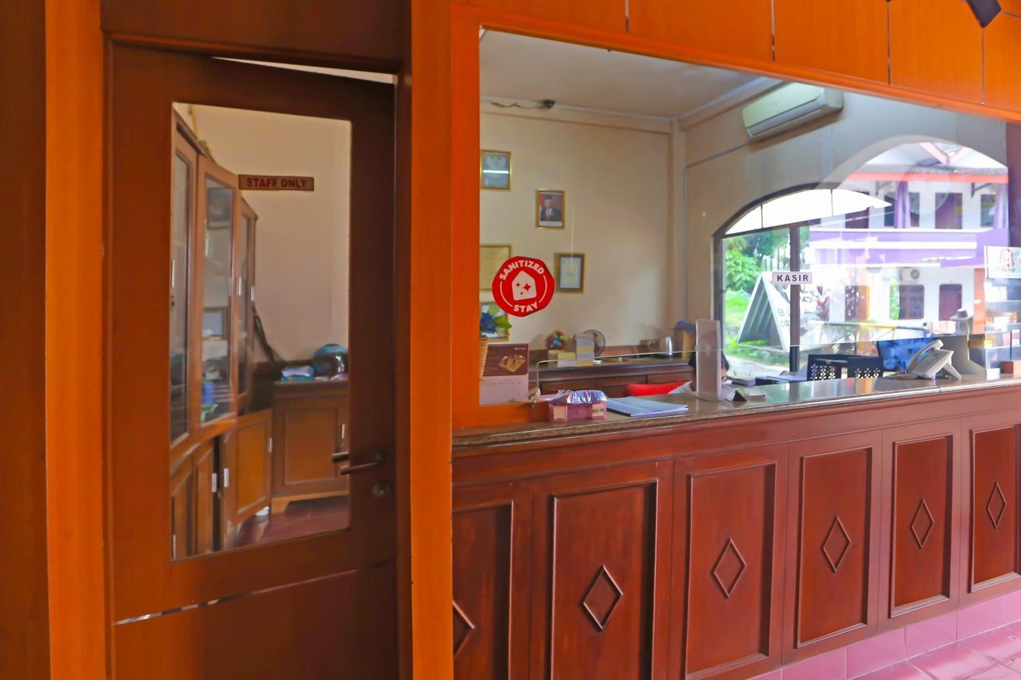 Super Oyo 3978 Hotel Danau Indah Bekasi Exterior foto