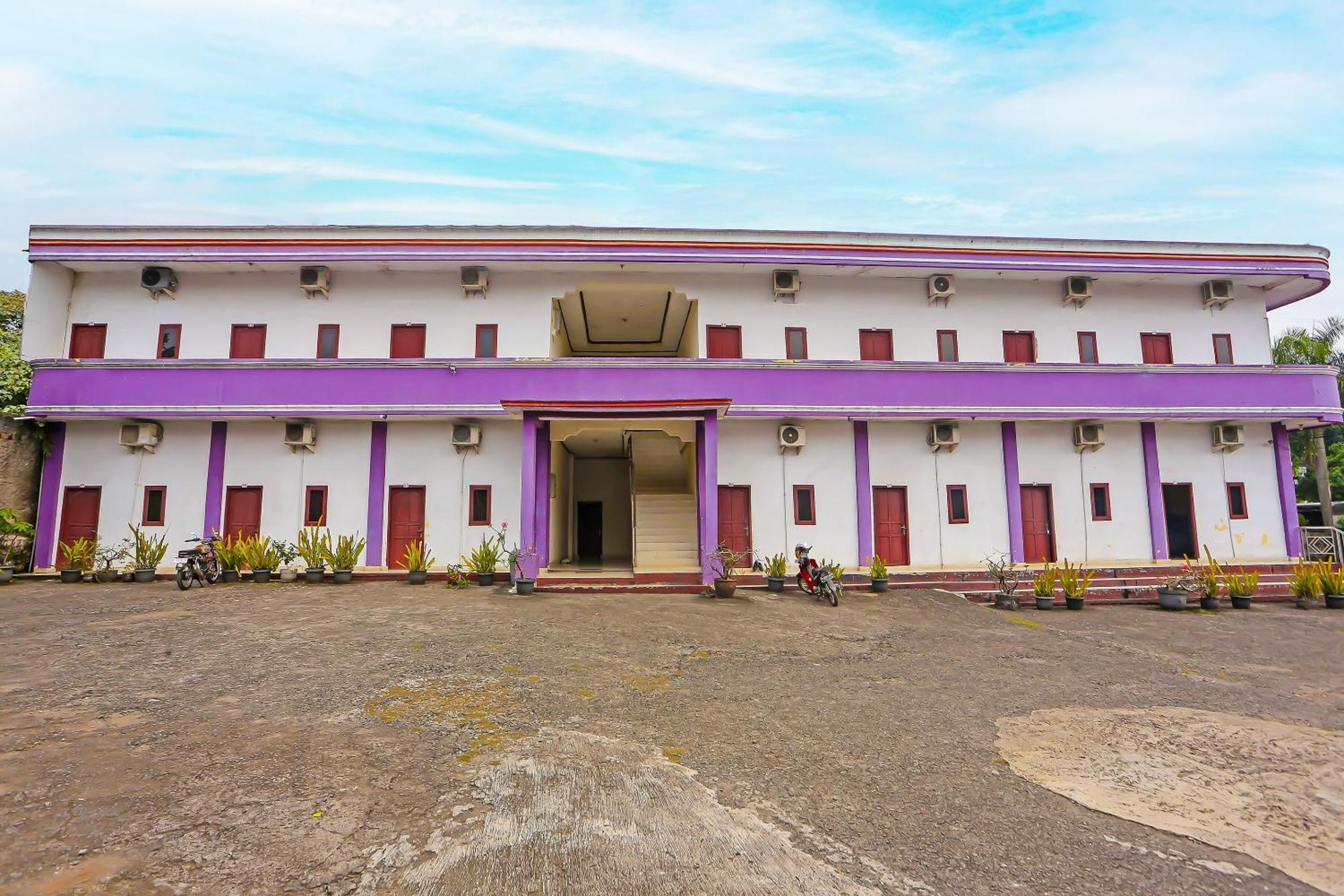 Super Oyo 3978 Hotel Danau Indah Bekasi Exterior foto
